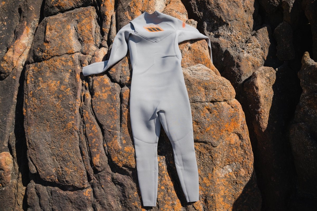 HARDCORE 3x2 STEAMER GREY/DESERT RED - West Surfing